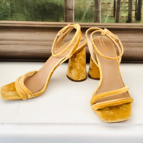 Sam Edelman Kia Block Heels Yellow Velvet Sandals Ankle Strap Buckle Size 8.5 - Picture 9 of 12